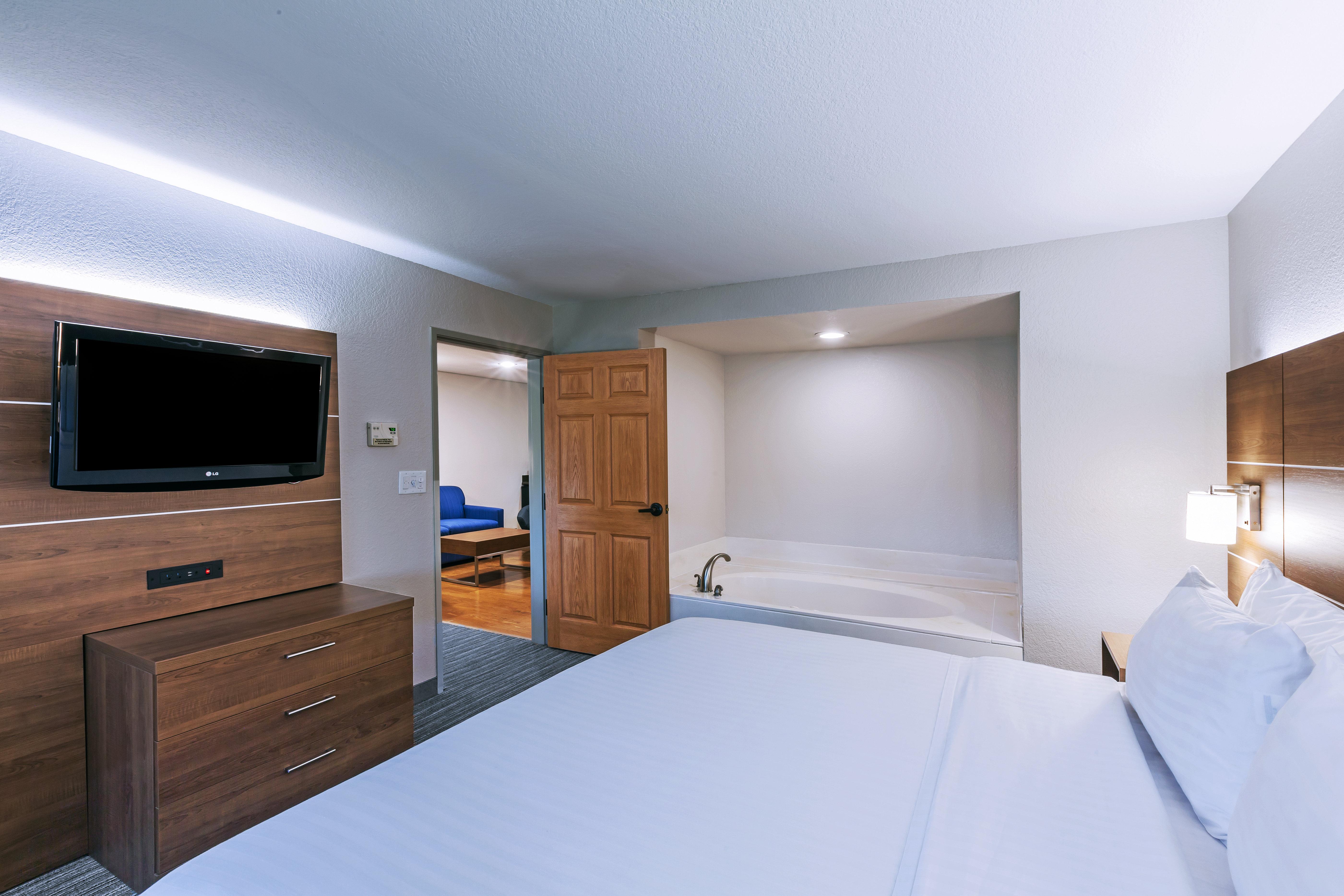 Holiday Inn Express & Suites Tulsa S Broken Arrow Hwy 51 By Ihg Buitenkant foto