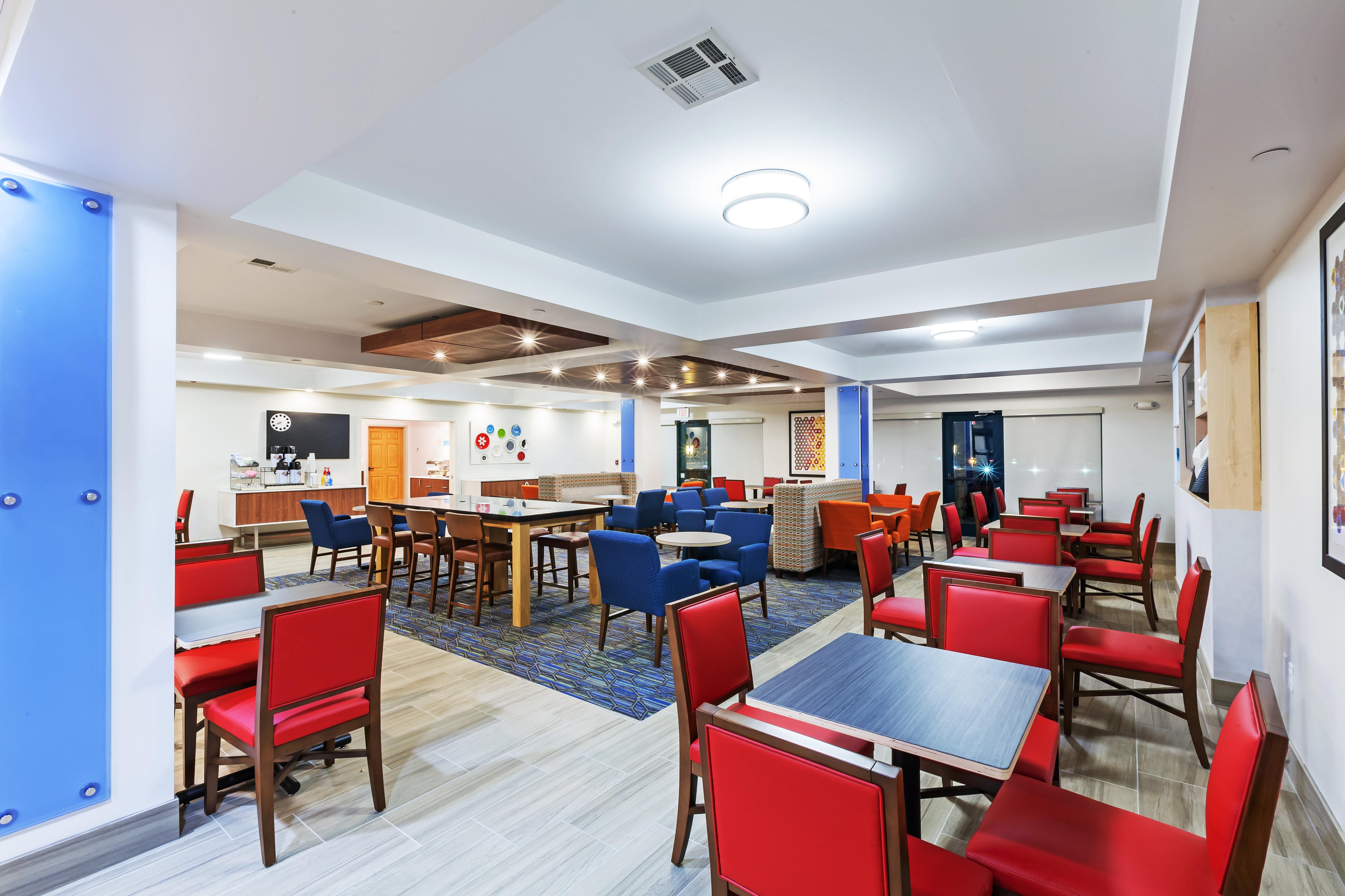 Holiday Inn Express & Suites Tulsa S Broken Arrow Hwy 51 By Ihg Buitenkant foto
