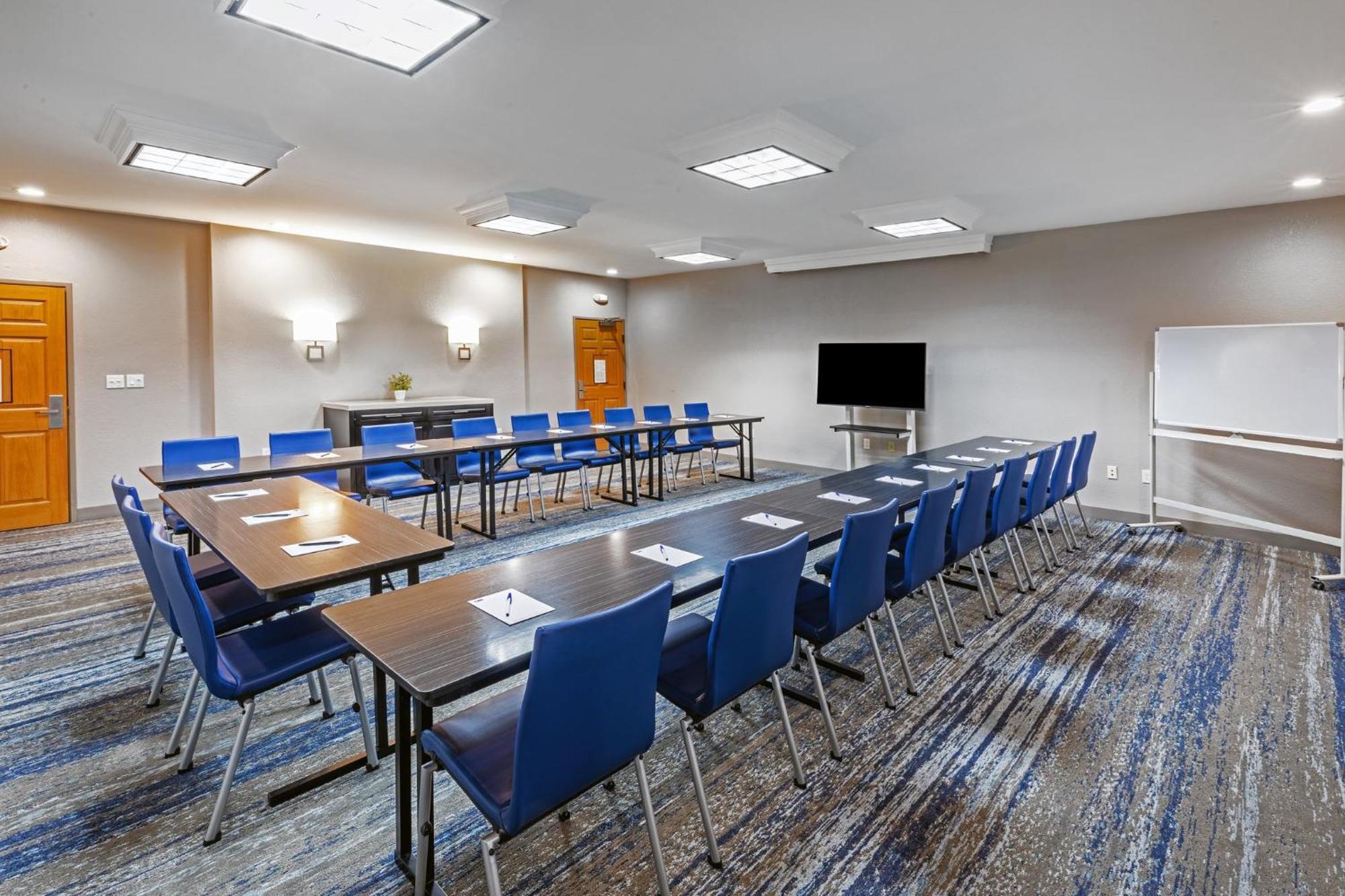 Holiday Inn Express & Suites Tulsa S Broken Arrow Hwy 51 By Ihg Buitenkant foto
