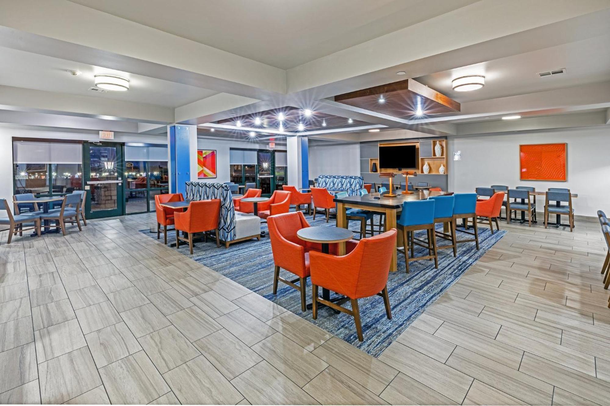 Holiday Inn Express & Suites Tulsa S Broken Arrow Hwy 51 By Ihg Buitenkant foto