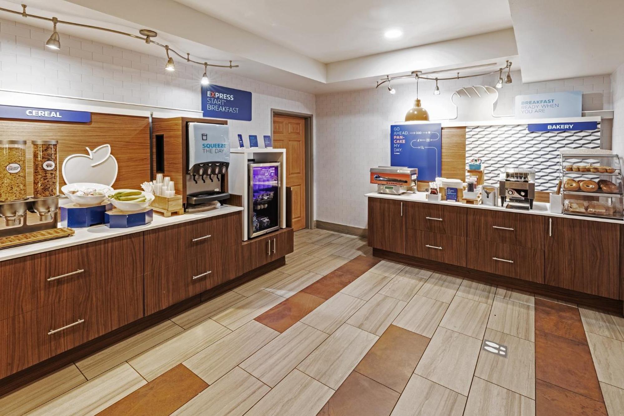 Holiday Inn Express & Suites Tulsa S Broken Arrow Hwy 51 By Ihg Buitenkant foto