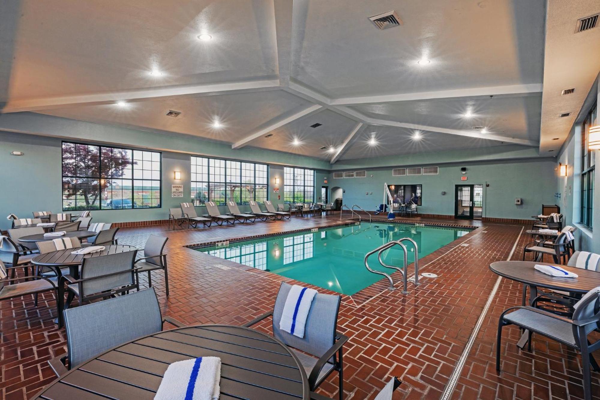 Holiday Inn Express & Suites Tulsa S Broken Arrow Hwy 51 By Ihg Buitenkant foto