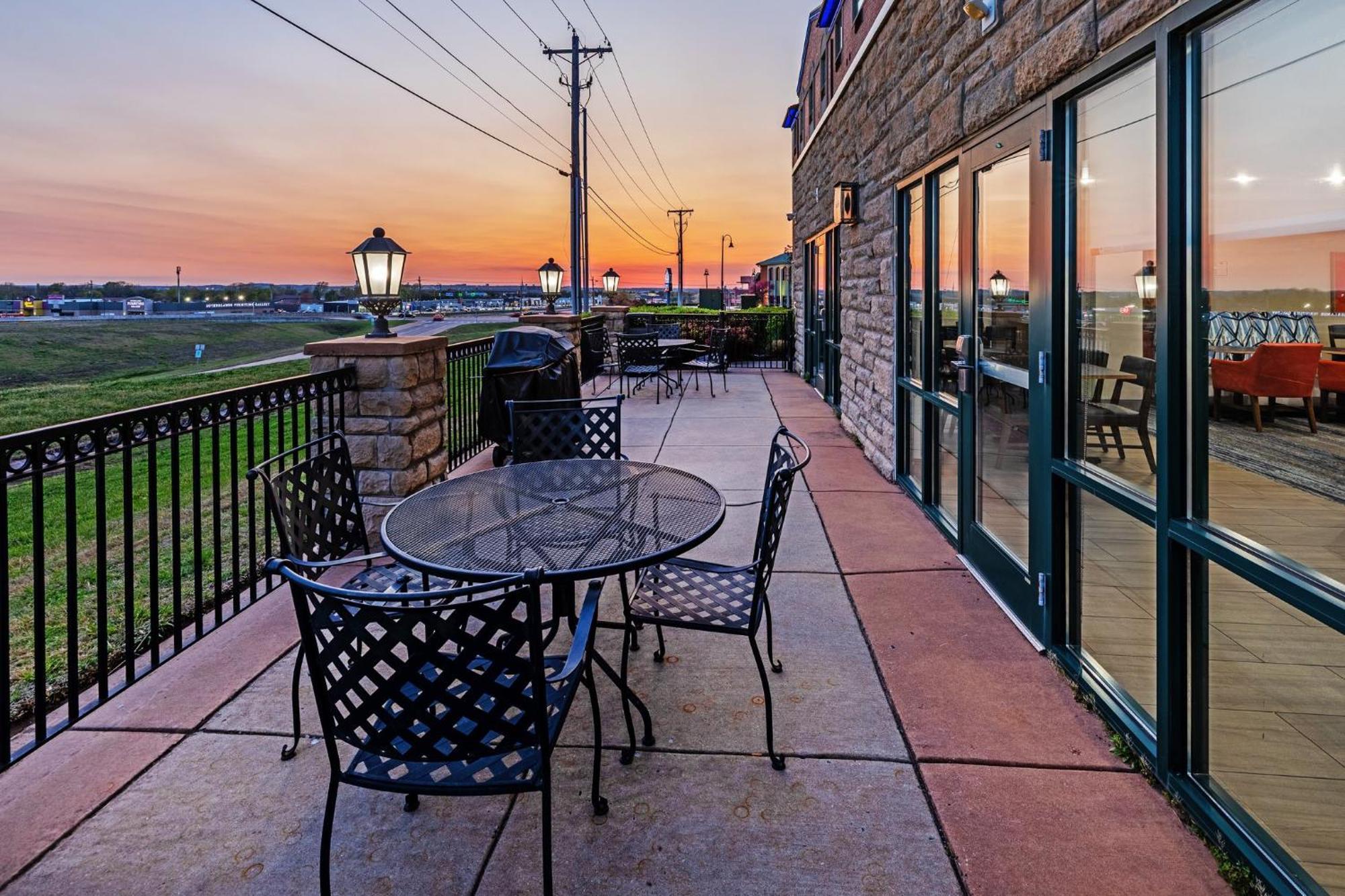 Holiday Inn Express & Suites Tulsa S Broken Arrow Hwy 51 By Ihg Buitenkant foto