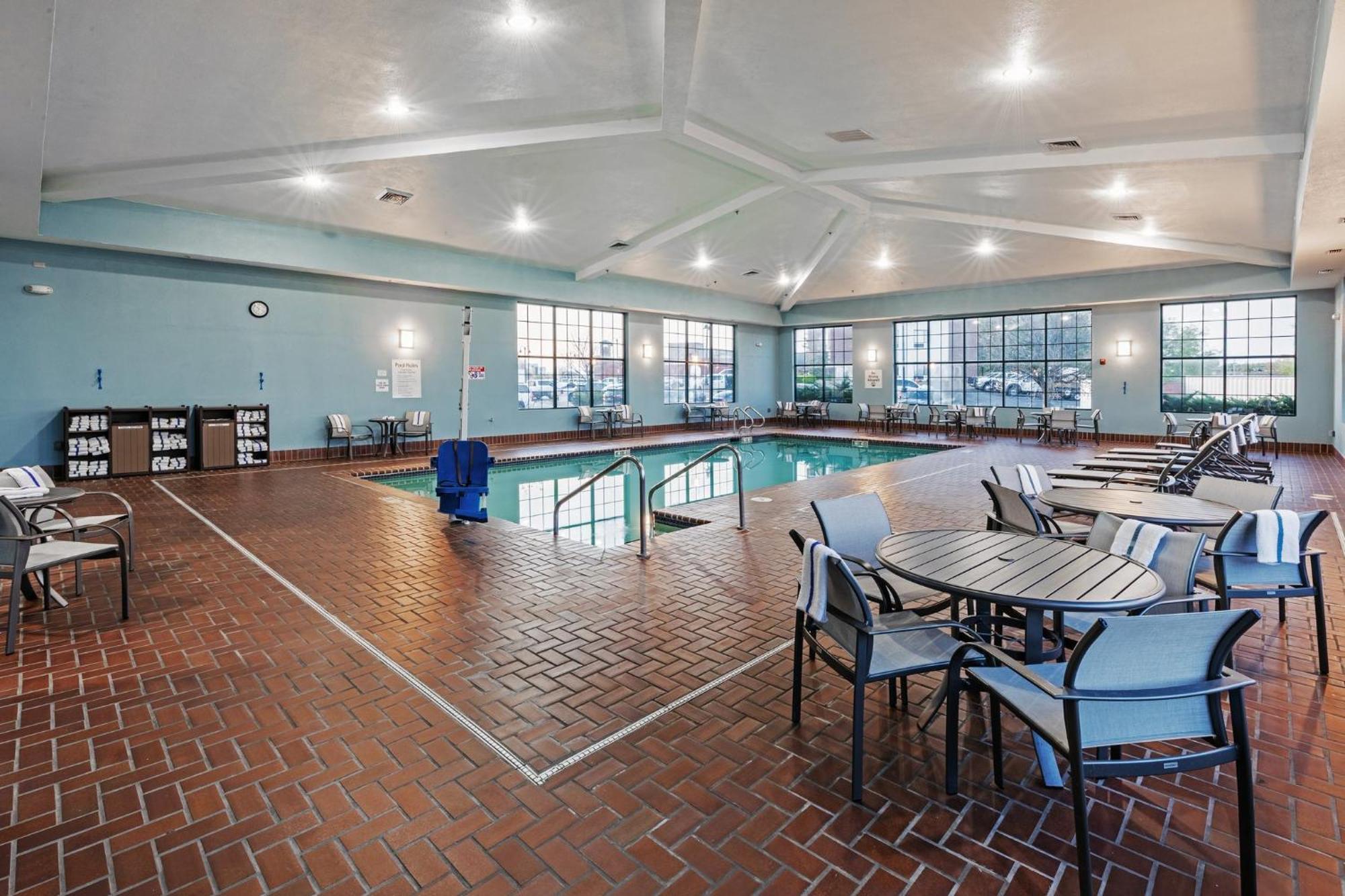 Holiday Inn Express & Suites Tulsa S Broken Arrow Hwy 51 By Ihg Buitenkant foto