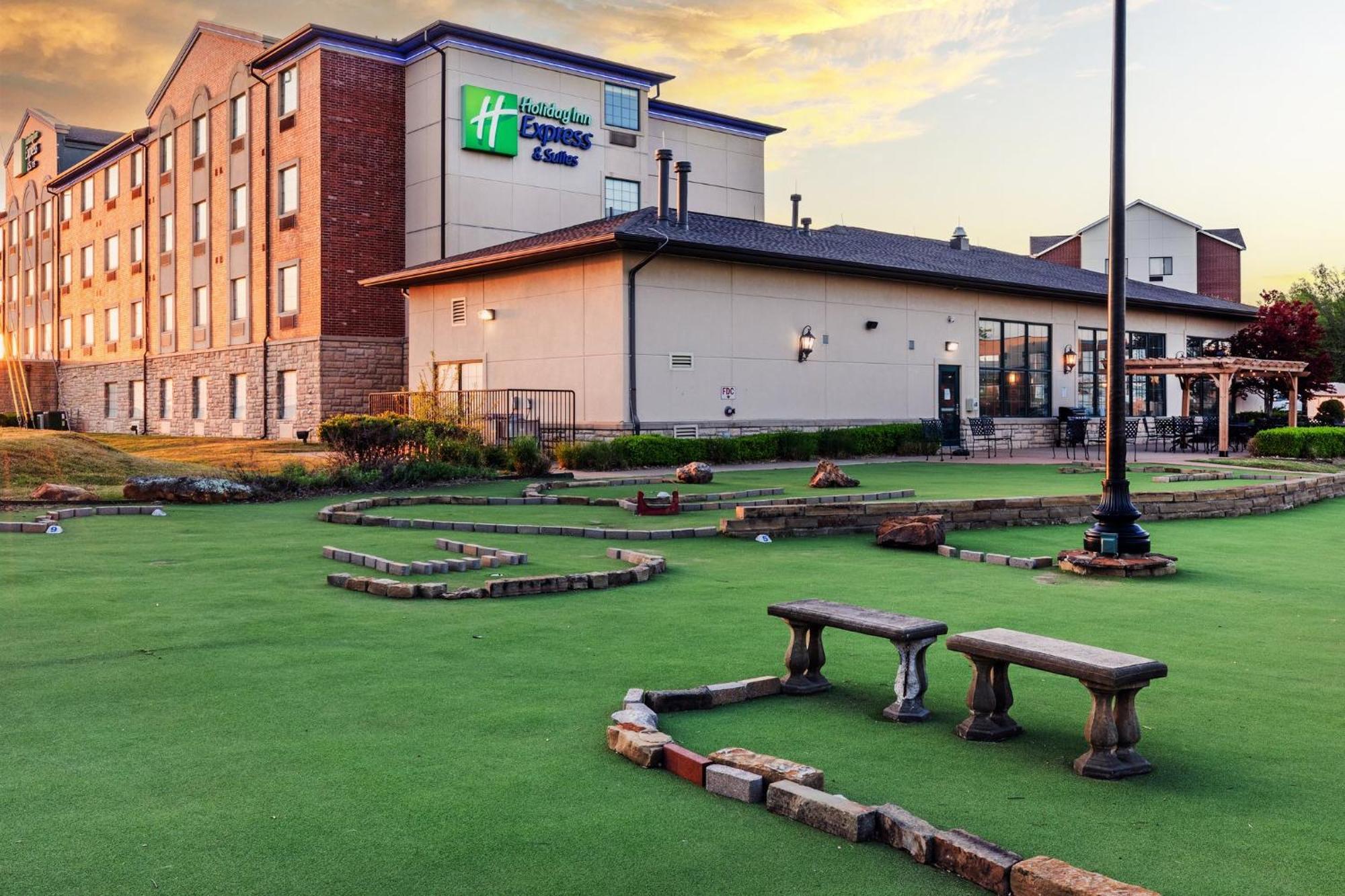 Holiday Inn Express & Suites Tulsa S Broken Arrow Hwy 51 By Ihg Buitenkant foto