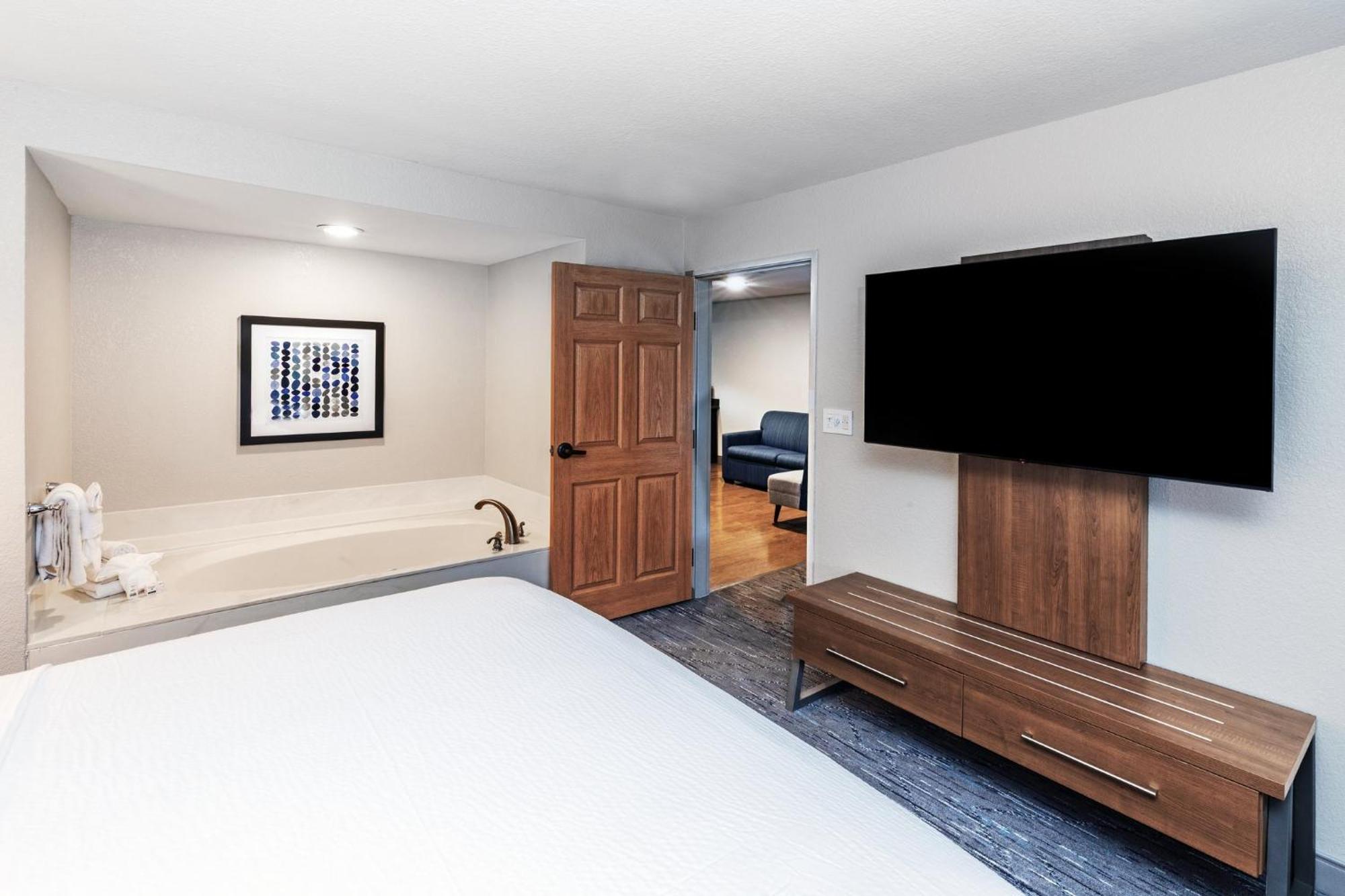 Holiday Inn Express & Suites Tulsa S Broken Arrow Hwy 51 By Ihg Buitenkant foto