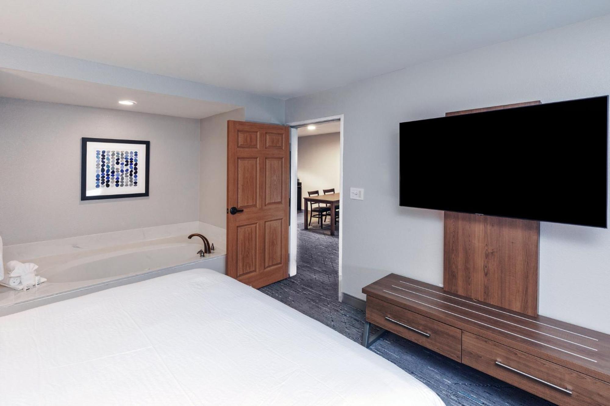 Holiday Inn Express & Suites Tulsa S Broken Arrow Hwy 51 By Ihg Buitenkant foto