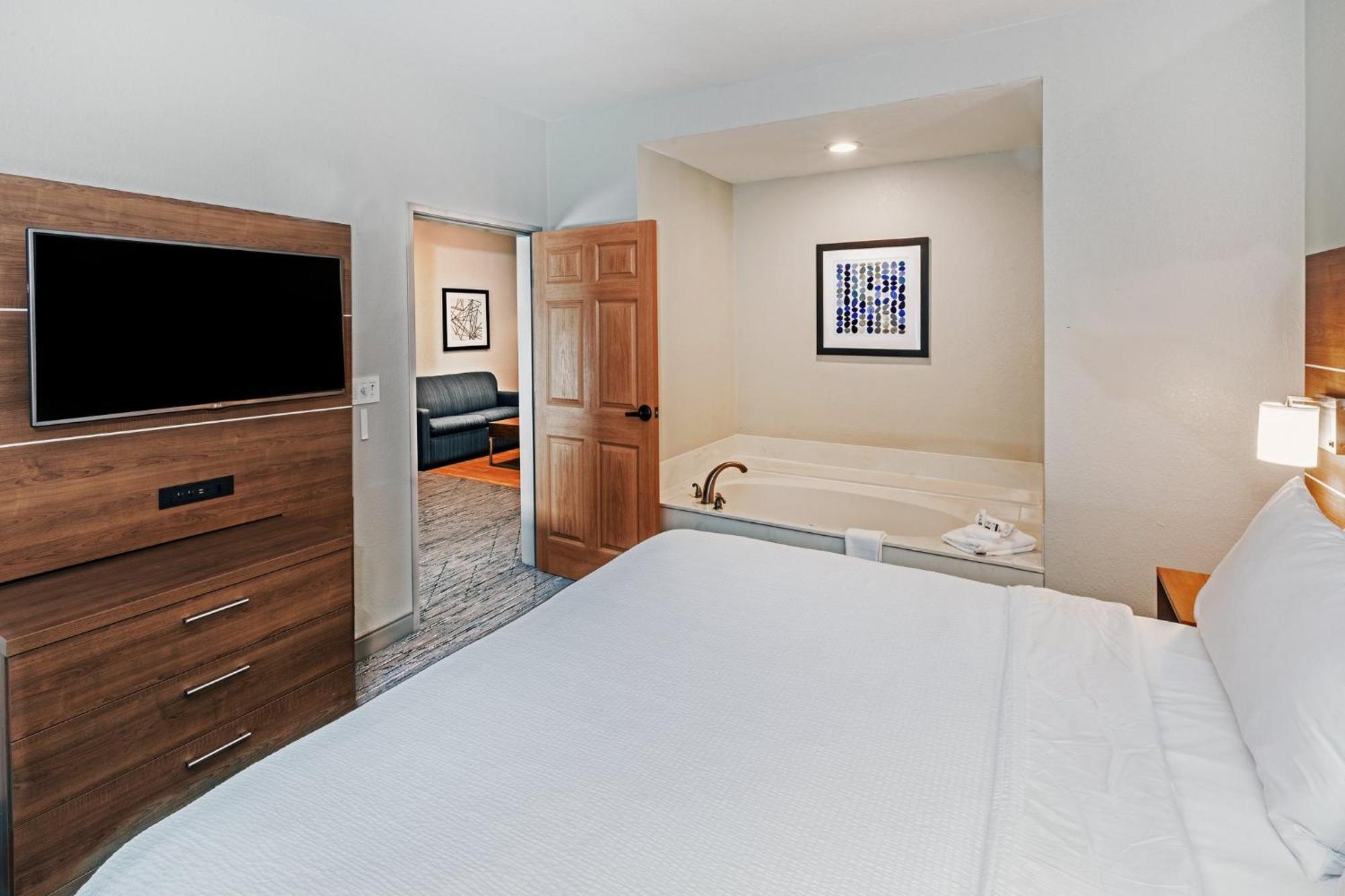Holiday Inn Express & Suites Tulsa S Broken Arrow Hwy 51 By Ihg Buitenkant foto