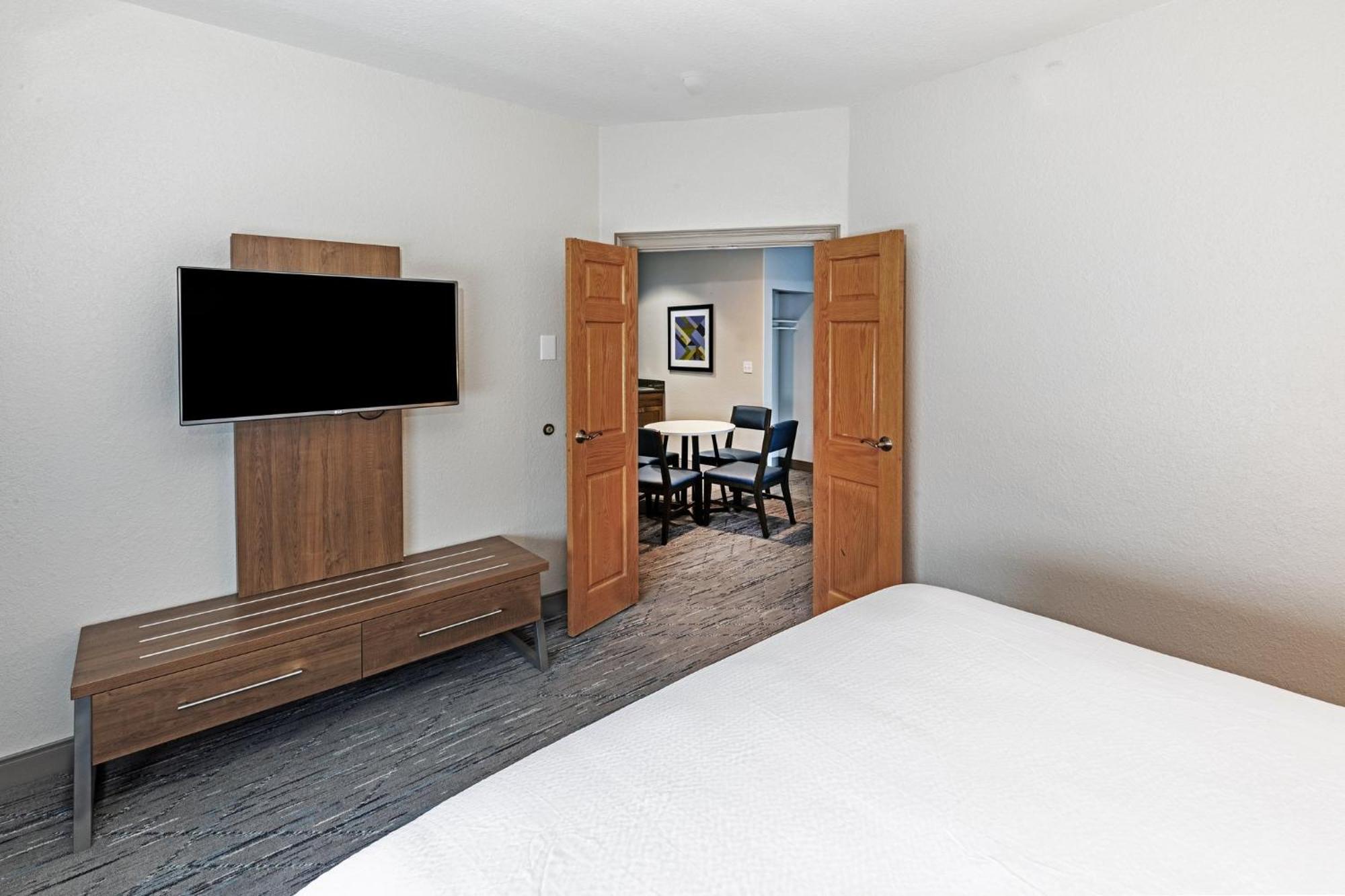 Holiday Inn Express & Suites Tulsa S Broken Arrow Hwy 51 By Ihg Buitenkant foto