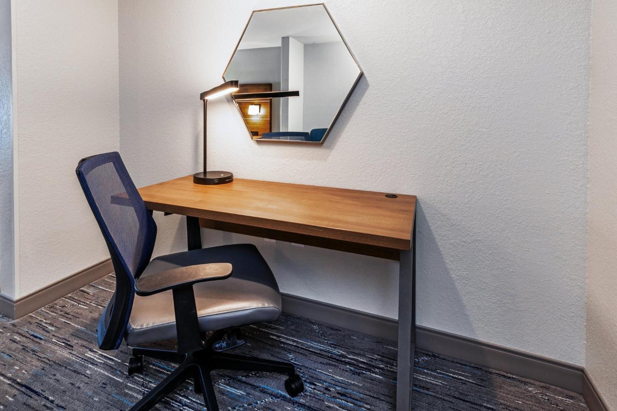 Holiday Inn Express & Suites Tulsa S Broken Arrow Hwy 51 By Ihg Buitenkant foto