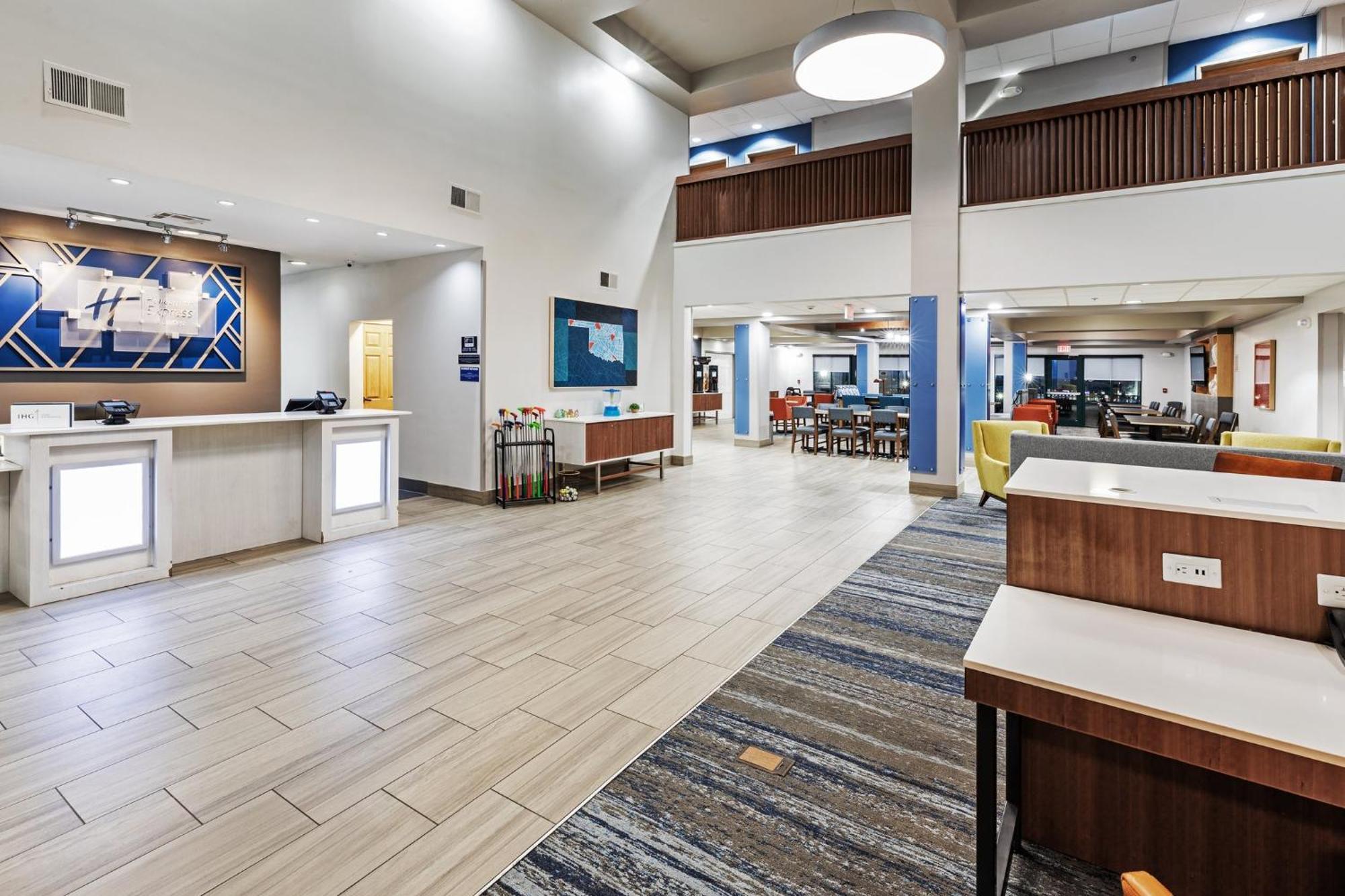 Holiday Inn Express & Suites Tulsa S Broken Arrow Hwy 51 By Ihg Buitenkant foto
